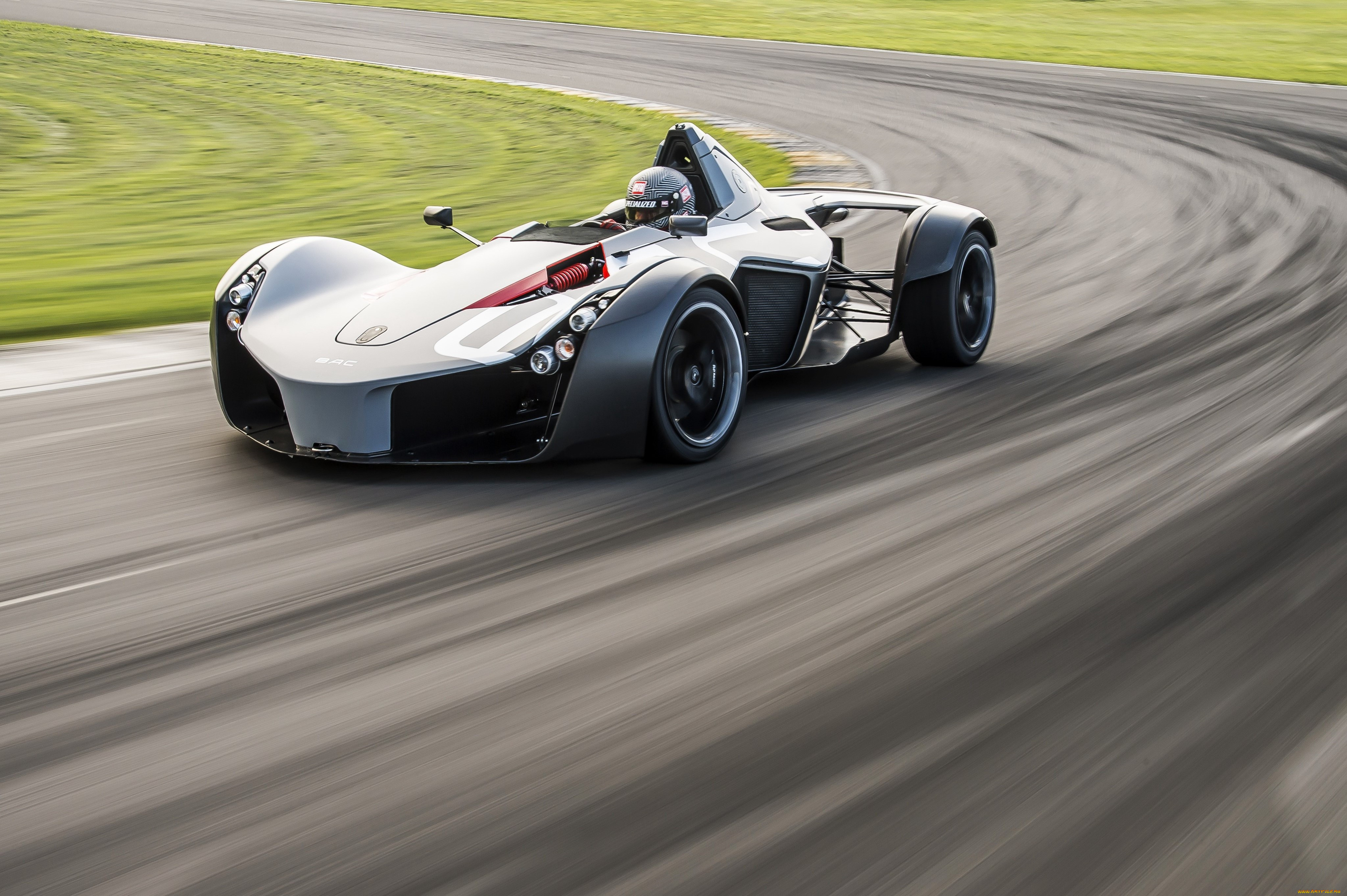 Скорость гоночной. Bac mono 2011. Bac автомобиль. Моно машина. Самая максимальная скорость гоночной машины.